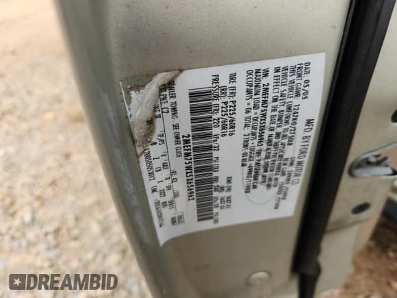 ✅ 2005 Mercury Grand Marquis LS Premium • VIN: 2MEFM75WX5X656962 • Лот: 81575245. Опубликован ранее на Copart с пробегом 215 644 миль. Бесплатный доступ к архиву аукционных продаж из США и подробный отчёт об истории автомобиля на DreamBid. Изображение 12.