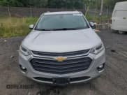 ✅ 2018 Chevrolet Traverse Premier • VIN: 1GNERKKW7JJ114802 • Lot: 69092174. Wystawiony na Copart z przebiegiem 97 276 mil. Bezpłatny archiwum sprzedaży aukcyjnych z USA i szczegółowy raport historii pojazdu na DreamBid. Zdjęcie 5.