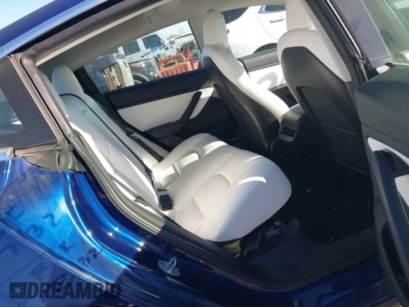 ✅ 2020 Tesla Model 3 Long Range • VIN: 5YJ3E1EB2LF547050 • Lot: 43701443. Wystawiony na IAAI z przebiegiem 70 410 mil. Bezpłatny archiwum sprzedaży aukcyjnych z USA i szczegółowy raport historii pojazdu na DreamBid. Zdjęcie 8.