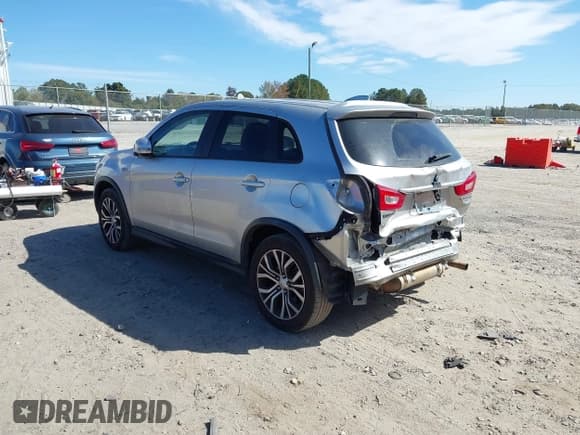 ✅ 2018 Mitsubishi Outlander ES • VIN: JA4AP3AUXJZ011601 • Lot: 43537496. Listed on IAAI with 120,582 mi. Free auction sales archive from the USA and detailed vehicle history report at DreamBid. Image 3.