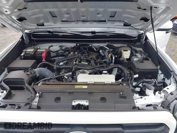 ✅ 2024 Toyota Tacoma SR5 • VIN: 3TYLB5JN0RT011867 • Lot: 43376269. Wystawiony na IAAI z przebiegiem 11 323 mil. Bezpłatny archiwum sprzedaży aukcyjnych z USA i szczegółowy raport historii pojazdu na DreamBid. Zdjęcie 10.