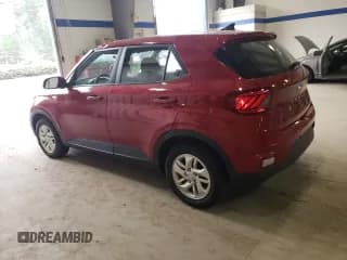✅ 2022 Hyundai Venue SE • VIN: KMHRB8A38NU197522 • Lot: 46924235. Wystawiony na Copart z przebiegiem 26 570 mil. Bezpłatny archiwum sprzedaży aukcyjnych z USA i szczegółowy raport historii pojazdu na DreamBid. Zdjęcie 2.