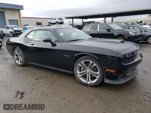 ✅ 2022 Dodge Challenger R/T • VIN: 2C3CDZBT4NH122283 • Lot: 45410993. Wystawiony na Copart z przebiegiem 25 799 mil. Bezpłatny archiwum sprzedaży aukcyjnych z USA i szczegółowy raport historii pojazdu na DreamBid. Zdjęcie 4.