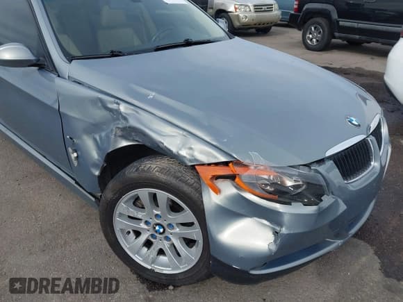 ✅ 2006 BMW 3 Series 325i • VIN: WBAVB13566KX37825 • Lot: 43759778. Wystawiony na IAAI z przebiegiem 121 243 mil. Bezpłatny archiwum sprzedaży aukcyjnych z USA i szczegółowy raport historii pojazdu na DreamBid. Zdjęcie 6.