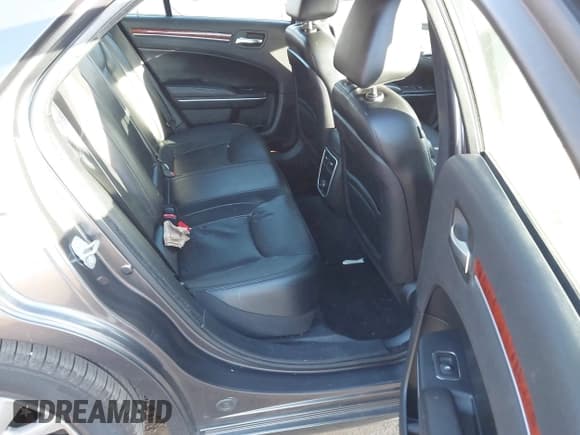 ✅ 2014 Chrysler 300 Uptown Edition • VIN: 2C3CCAAG7EH301572 • Лот: 43624336. Опубликован ранее на IAAI с пробегом 152 886 миль. Бесплатный доступ к архиву аукционных продаж из США и подробный отчёт об истории автомобиля на DreamBid. Изображение 8.