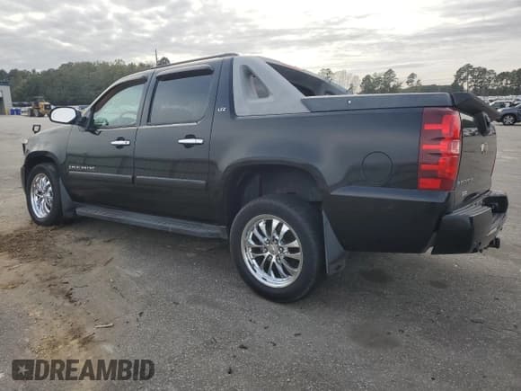 ✅ 2008 Chevrolet Avalanche 2LT • VIN: 3GNEC12J18G139383 • Lot: 82388435. Wystawiony na Copart z przebiegiem 231 326 mil. Bezpłatny archiwum sprzedaży aukcyjnych z USA i szczegółowy raport historii pojazdu na DreamBid. Zdjęcie 2.