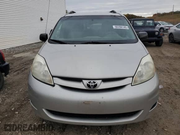 2009 Toyota Sienna LE z VIN 5TDZK23C79S272185, wystawiony jako Copart lot #90288145 z przebiegiem 272 534 mil mil oraz Czysty tytuł • Clean title. Historia ofert i sprzedaży dostępna na DreamBid. Obrazek 5.