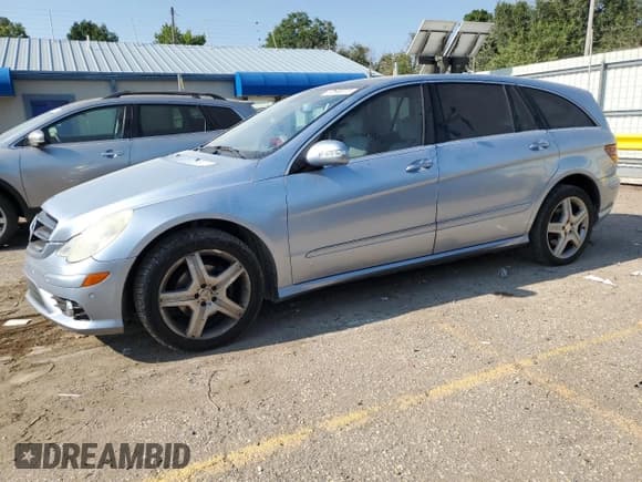 ✅ 2010 Mercedes-Benz R 350 • VIN: 4JGCB6FE2AA111363 • Lot: 67640015. Listed on Copart with 126,083 mi. Free auction sales archive from the USA and detailed vehicle history report at DreamBid. Image 1.