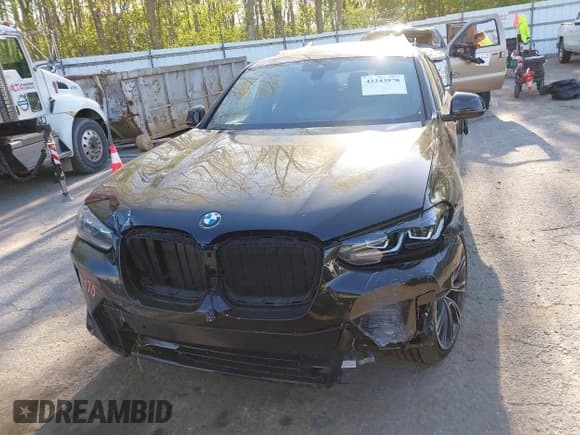 ✅ 2025 BMW X4 xDrive30i • VIN: 5UX33DT06S9Y68475 • Lot: 42243970. Listed on IAAI with 7,543 mi. Free auction sales archive from the USA and detailed vehicle history report at DreamBid. Image 13.