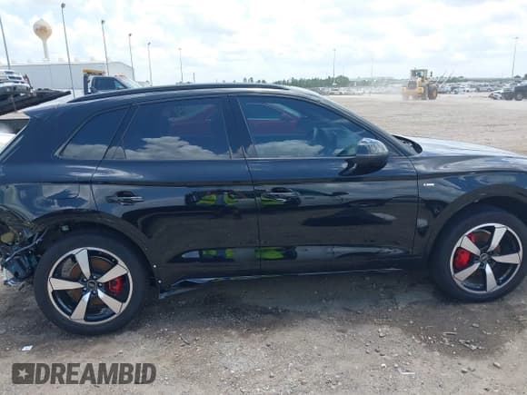 ✅ 2024 Audi Q5 S line Premium Plus • VIN: WA1EAAFY3R2011771 • Lot: 42359137. Wystawiony na IAAI z przebiegiem 17 133 mil. Bezpłatny archiwum sprzedaży aukcyjnych z USA i szczegółowy raport historii pojazdu na DreamBid. Zdjęcie 14.