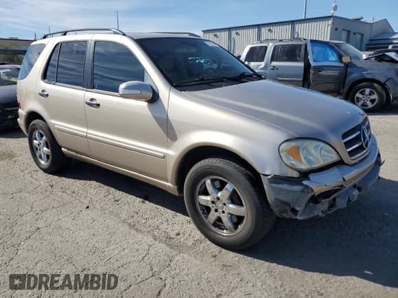 ✅ 2004 Mercedes-Benz M 500 • VIN: 4JGAB75E64A488281 • Lot: 77031744. Wystawiony na Copart z przebiegiem 128 699 mil. Bezpłatny archiwum sprzedaży aukcyjnych z USA i szczegółowy raport historii pojazdu na DreamBid. Zdjęcie 4.