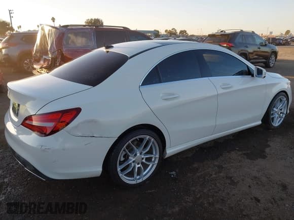 ✅ 2018 Mercedes-Benz CLA 250 • VIN: WDDSJ4EB4JN521160 • Lot: 43822450. Listed on IAAI with 155,587 mi. Free auction sales archive from the USA and detailed vehicle history report at DreamBid. Image 4.