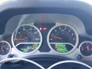 ✅ 2010 Jeep Wrangler Unlimited Sahara • VIN: 1J4BA5H13AL225975 • Lot: 43611078. Wystawiony na IAAI z przebiegiem 166 898 mil. Bezpłatny archiwum sprzedaży aukcyjnych z USA i szczegółowy raport historii pojazdu na DreamBid. Zdjęcie 7.