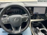 ✅ 2022 Lexus NX 250 • VIN: 2T2ADCAZ0NC001827 • Lot: 70881335. Wystawiony na Copart z przebiegiem 18 444 mil. Bezpłatny archiwum sprzedaży aukcyjnych z USA i szczegółowy raport historii pojazdu na DreamBid. Zdjęcie 7.