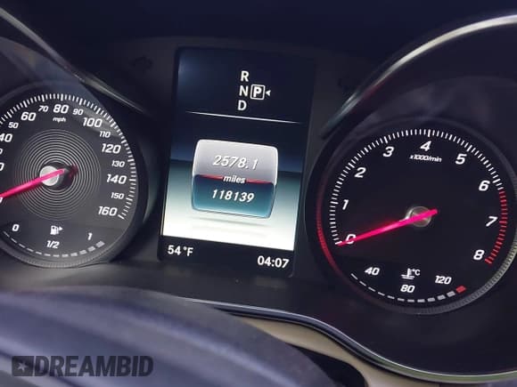 ✅ 2015 Mercedes-Benz C 300 Luxury • VIN: 55SWF4KBXFU008534 • Lot: 43556728. Wystawiony na IAAI z przebiegiem 118 139 mil. Bezpłatny archiwum sprzedaży aukcyjnych z USA i szczegółowy raport historii pojazdu na DreamBid. Zdjęcie 15.