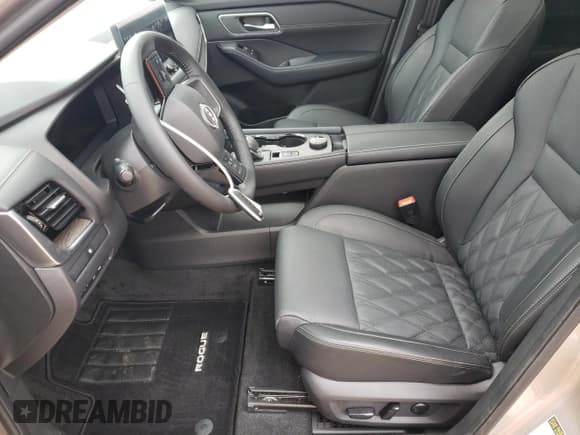 ✅ 2025 Nissan Rogue Platinum • VIN: JN8BT3DD9SW301255 • Lot: 55305505. Listed on Copart with 7,805 mi. Free auction sales archive from the USA and detailed vehicle history report at DreamBid. Image 7.