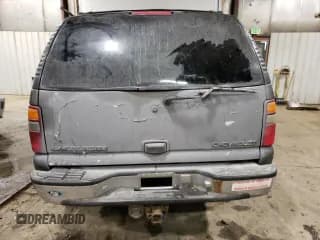 ✅ 2001 Chevrolet Suburban LS • VIN: 3GNFK16T81G111623 • Лот: 43782935. Опубликован ранее на Copart с пробегом 302 353 миль. Бесплатный доступ к архиву аукционных продаж из США и подробный отчёт об истории автомобиля на DreamBid. Изображение 6.