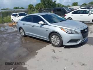 2017 Hyundai Sonata SE z VIN KMHE24L13HA056124, wystawiony jako IAAI lot #43379266 z przebiegiem 194 992 mil mil oraz . Historia ofert i sprzedaży dostępna na DreamBid. Obrazek 1.