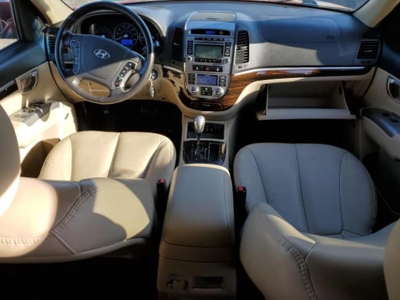 ✅ 2012 Hyundai Santa Fe Limited • VIN: 5XYZKDAG4CG146369 • Lot: 83061854. Listed on Copart with 177,893 mi. Free auction sales archive from the USA and detailed vehicle history report at DreamBid. Image 8.