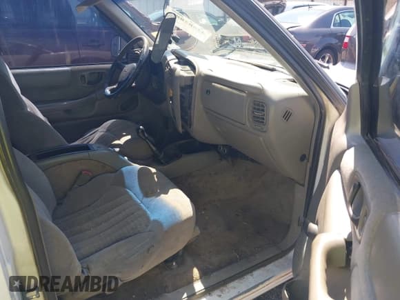 ✅ 2002 Chevrolet S-10 Fleet • VIN: 1GCCS195628174249 • Лот: 42082886. Опубликован ранее на IAAI с пробегом 362 368 миль. Бесплатный доступ к архиву аукционных продаж из США и подробный отчёт об истории автомобиля на DreamBid. Изображение 5.