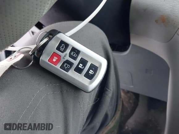 ✅ 2012 Toyota Sienna XLE • VIN: 5TDYK3DC3CS263331 • Lot: 41406914. Listed on IAAI with 135,820 mi. Free auction sales archive from the USA and detailed vehicle history report at DreamBid. Image 11.