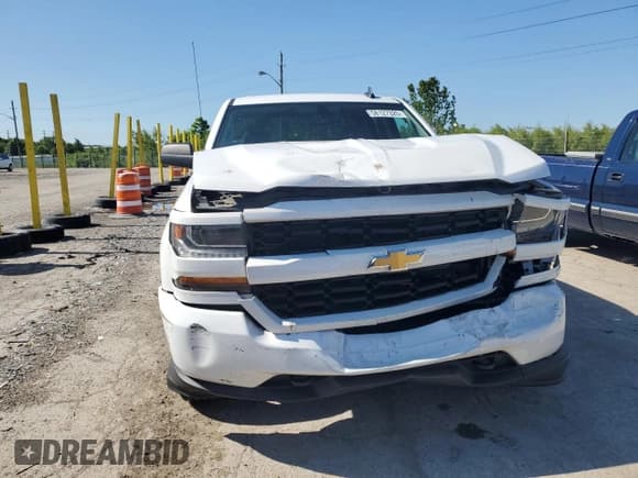 ✅ 2017 Chevrolet Silverado 1500 Custom • VIN: 1GCRCPEH9HZ282118 • Lot: 58127325. Wystawiony na Copart z przebiegiem 153 813 mil. Bezpłatny archiwum sprzedaży aukcyjnych z USA i szczegółowy raport historii pojazdu na DreamBid. Zdjęcie 5.