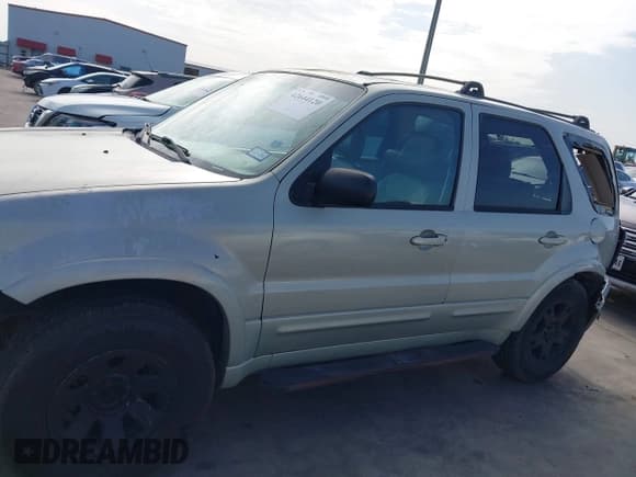 ✅ 2003 Ford Escape Limited • VIN: 1FMCU94103KD47888 • Lot: 42644120. Listed on IAAI with 247,024 mi. Free auction sales archive from the USA and detailed vehicle history report at DreamBid. Image 15.