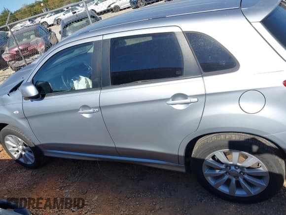 ✅ 2011 Mitsubishi Outlander SE • VIN: JA4AP4AU2BZ016010 • Lot: 43518835. Wystawiony na IAAI z przebiegiem 151 984 mil. Bezpłatny archiwum sprzedaży aukcyjnych z USA i szczegółowy raport historii pojazdu na DreamBid. Zdjęcie 14.