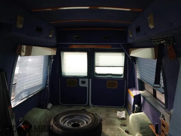 ✅ 1996 Ford Econoline Cargo • VIN: 1FDHE24H6THA07262 • Lot: 43765124. Wystawiony na IAAI z przebiegiem Nie podano. Bezpłatny archiwum sprzedaży aukcyjnych z USA i szczegółowy raport historii pojazdu na DreamBid. Zdjęcie 8.