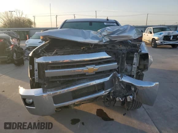 ✅ 2018 Chevrolet Silverado 2500HD LT • VIN: 1GC1KVEG5JF268722 • Lot: 50000995. Wystawiony na Copart z przebiegiem 230 363 mil. Bezpłatny archiwum sprzedaży aukcyjnych z USA i szczegółowy raport historii pojazdu na DreamBid. Zdjęcie 5.