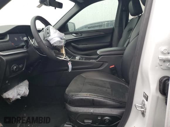 ✅ 2025 Jeep Grand Cherokee Altitude X • VIN: 1C4RJHAG1SC284822 • Lot: 53756115. Listed on Copart with 3,196 mi. Free auction sales archive from the USA and detailed vehicle history report at DreamBid. Image 7.