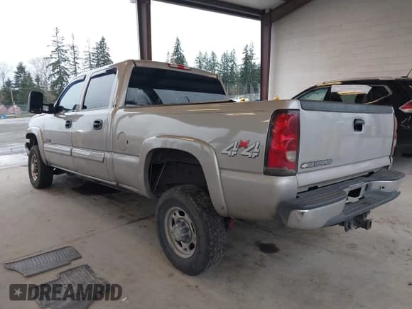 ✅ 2006 Chevrolet Silverado 2500HD LT1 • VIN: 1GCHK23U16F261716 • Lot: 41892408. Listed on IAAI with 273,228 mi. Free auction sales archive from the USA and detailed vehicle history report at DreamBid. Image 3.