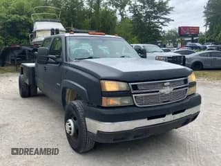 ✅ 2006 Chevrolet Silverado 1500 • VIN: 1GBJC33D36F179611 • Lot: 56563245. Wystawiony na Copart z przebiegiem 365 018 mil. Bezpłatny archiwum sprzedaży aukcyjnych z USA i szczegółowy raport historii pojazdu na DreamBid. Zdjęcie 1.