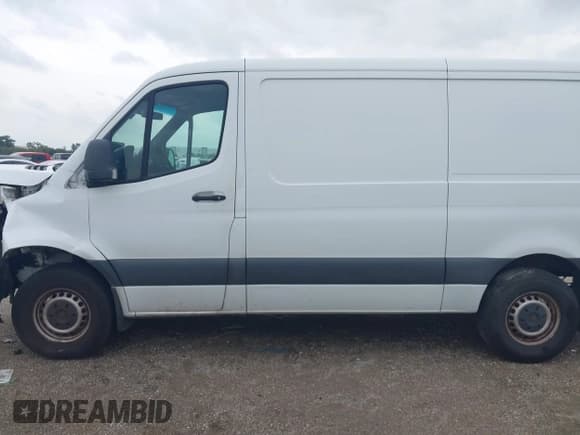 ✅ 2019 Mercedes-Benz Sprinter Cargo • VIN: WD4PF0CD3KP165407 • Lot: 43507871. Listed on IAAI with 148,381 mi. Free auction sales archive from the USA and detailed vehicle history report at DreamBid. Image 14.