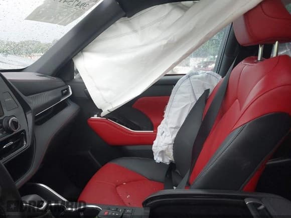 ✅ 2023 Toyota Highlander L • VIN: 5TDKDRBH5PS029876 • Lot: 41699539. Wystawiony na IAAI z przebiegiem 8 510 mil. Bezpłatny archiwum sprzedaży aukcyjnych z USA i szczegółowy raport historii pojazdu na DreamBid. Zdjęcie 5.