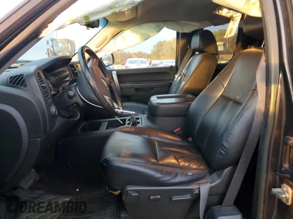 ✅ 2011 Chevrolet Silverado 1500 LT • VIN: 1GCRKSE3XBZ441598 • Лот: 91514345. Опубликован ранее на Copart с пробегом 211 388 миль. Бесплатный доступ к архиву аукционных продаж из США и подробный отчёт об истории автомобиля на DreamBid. Изображение 7.