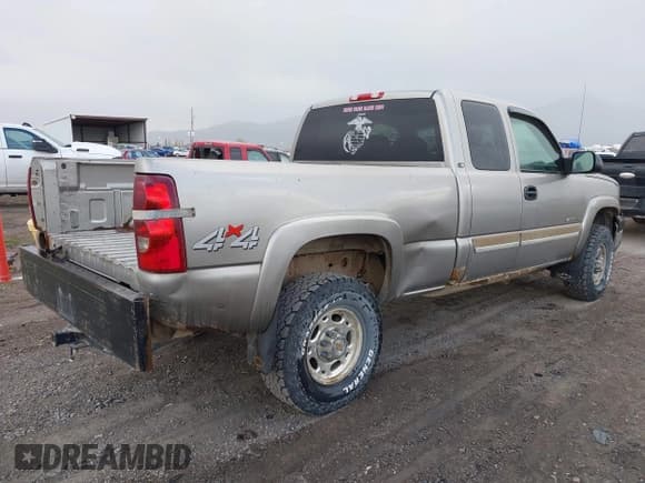✅ 2003 Chevrolet Silverado 2500HD LS • VIN: 1GCHK29U33E286917 • Lot: 43442116. Wystawiony na IAAI z przebiegiem 273 361 mil. Bezpłatny archiwum sprzedaży aukcyjnych z USA i szczegółowy raport historii pojazdu na DreamBid. Zdjęcie 4.