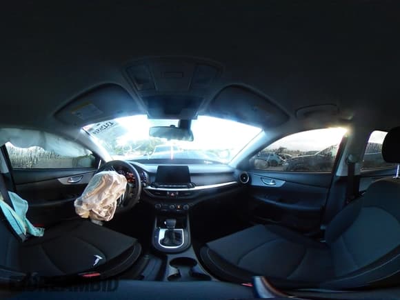 ✅ 2024 Kia Forte LXS • VIN: 3KPF24AD8RE787667 • Lot: 43426519. Wystawiony na IAAI z przebiegiem 10 958 mil. Bezpłatny archiwum sprzedaży aukcyjnych z USA i szczegółowy raport historii pojazdu na DreamBid. Zdjęcie 18.