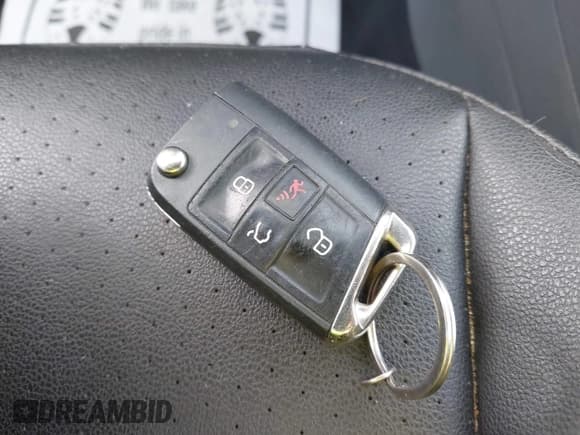 ✅ 2020 Volkswagen Tiguan SE • VIN: 3VV3B7AX5LM114428 • Lot: 43301772. Wystawiony na IAAI z przebiegiem 159 595 mil. Bezpłatny archiwum sprzedaży aukcyjnych z USA i szczegółowy raport historii pojazdu na DreamBid. Zdjęcie 11.