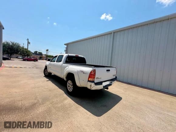 ✅ 2005 Toyota Tacoma PreRunner • VIN: 3TMKU72N45M002790 • Lot: 80967245. Wystawiony na Copart z przebiegiem 307 192 mil. Bezpłatny archiwum sprzedaży aukcyjnych z USA i szczegółowy raport historii pojazdu na DreamBid. Zdjęcie 3.