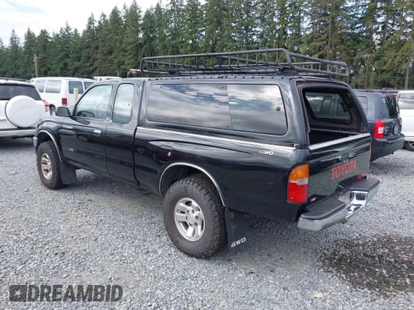 ✅ 1996 Toyota Tacoma • VIN: 4TAWN72N6TZ206531 • Lot: 42915598. Wystawiony na IAAI z przebiegiem 261 050 mil. Bezpłatny archiwum sprzedaży aukcyjnych z USA i szczegółowy raport historii pojazdu na DreamBid. Zdjęcie 3.