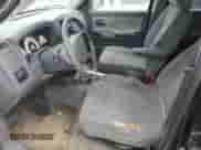 2005 Dodge Dakota ST z VIN 1D7HW28K55S265016, wystawiony jako Copart lot #83100284 z przebiegiem 154 307 mil mil oraz Czysty tytuł • Clean title. Historia ofert i sprzedaży dostępna na DreamBid. Obrazek 7.