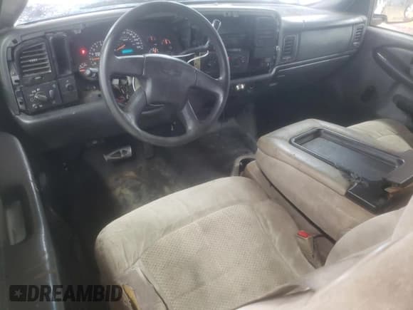 ✅ 2003 Chevrolet Silverado 2500HD LS • VIN: 1GCHC29U33E188273 • Лот: 67840875. Опубликован ранее на Copart с пробегом 248 529 миль. Бесплатный доступ к архиву аукционных продаж из США и подробный отчёт об истории автомобиля на DreamBid. Изображение 8.