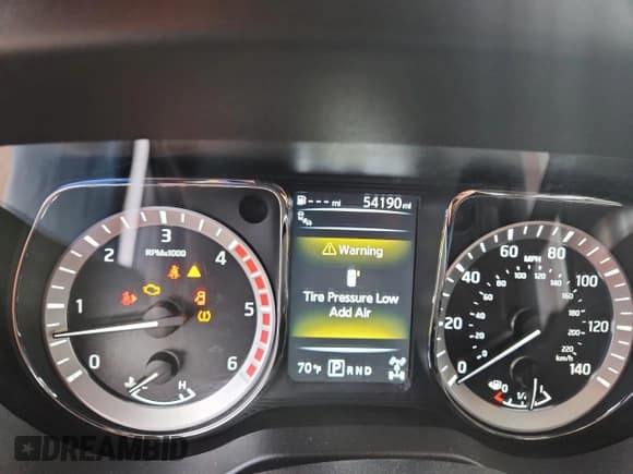 ✅ 2018 Nissan Titan Pro-4X • VIN: 1N6BA1F40JN533165 • Lot: 81131635. Wystawiony na Copart z przebiegiem 54 190 mil. Bezpłatny archiwum sprzedaży aukcyjnych z USA i szczegółowy raport historii pojazdu na DreamBid. Zdjęcie 9.