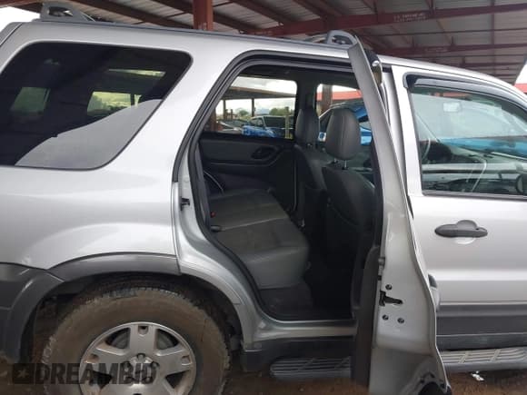 ✅ 2006 Ford Escape XLT • VIN: 1FMYU03136KA41436 • Lot: 43741102. Wystawiony na IAAI z przebiegiem 115 499 mil. Bezpłatny archiwum sprzedaży aukcyjnych z USA i szczegółowy raport historii pojazdu na DreamBid. Zdjęcie 8.