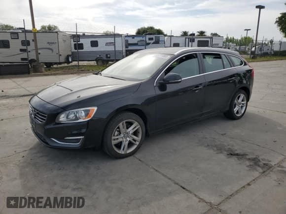 ✅ 2015 Volvo V60 T5 Drive-E Premier • VIN: YV140MEK4F1261924 • Лот: 53111885. Опубликован ранее на Copart с пробегом 86 620 миль. Бесплатный доступ к архиву аукционных продаж из США и подробный отчёт об истории автомобиля на DreamBid. Изображение 1.