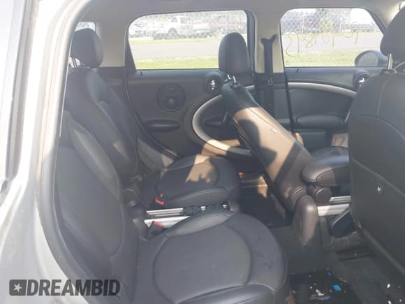 ✅ 2012 MINI Countryman • VIN: WMWZB3C5XCWM30143 • Lot: 42404893. Listed on IAAI with 143,836 mi. Free auction sales archive from the USA and detailed vehicle history report at DreamBid. Image 8.