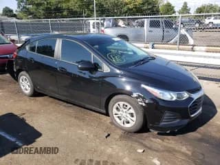 ✅ 2019 Chevrolet Cruze LS • VIN: 3G1BC6SM4KS585446 • Lot: 56568542. Listed on Copart with 57,251 mi. Free auction sales archive from the USA and detailed vehicle history report at DreamBid. Image 1.
