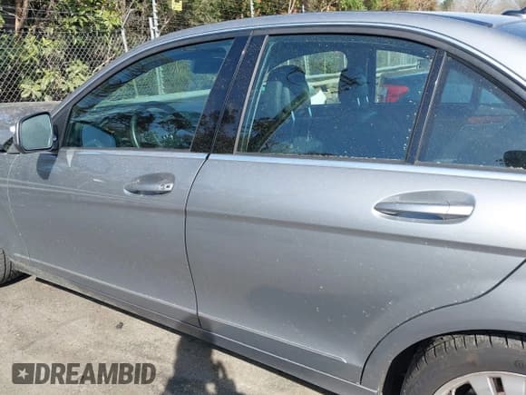 ✅ 2009 Mercedes-Benz C 300 Sport • VIN: WDDGF54X19F213220 • Lot: 41920065. Listed on IAAI with 81,597 mi. Free auction sales archive from the USA and detailed vehicle history report at DreamBid. Image 14.