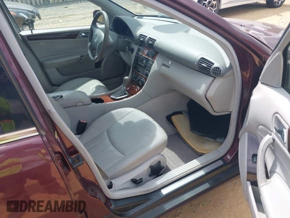 ✅ 2006 Mercedes-Benz C 280 Luxury • VIN: WDBRF92H66F768910 • Lot: 42352590. Wystawiony na IAAI z przebiegiem Nie podano. Bezpłatny archiwum sprzedaży aukcyjnych z USA i szczegółowy raport historii pojazdu na DreamBid. Zdjęcie 5.